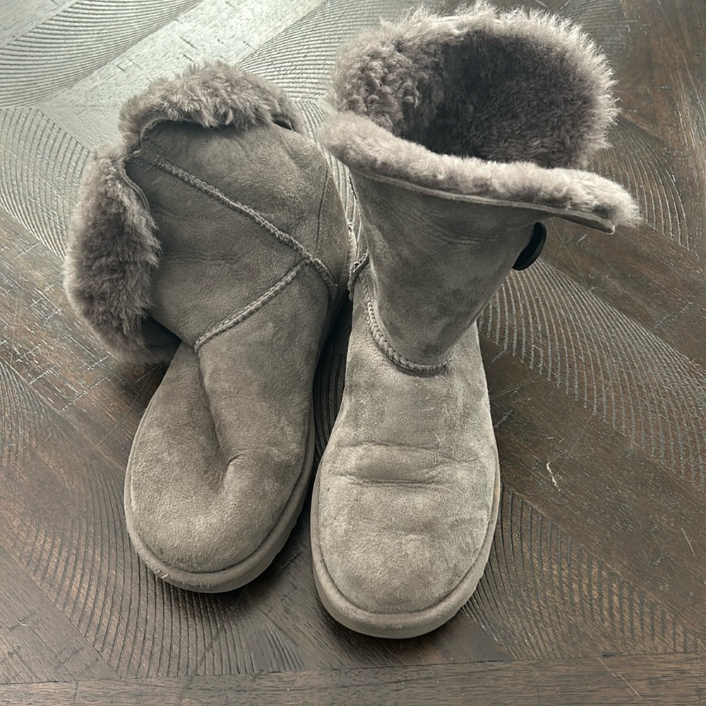 Ugg Bailey Button Ii Size 9 Grey - image 1